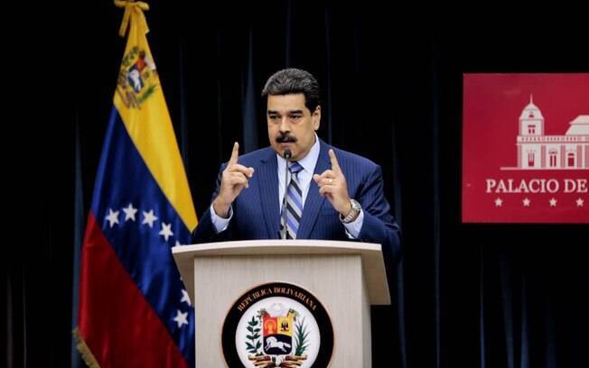 Nicolás Maduro tomou posse para novo mandato de seis anos como presidente da Venezuela, mas não é reconhecido como chefe de estado por Bolsonaro e Macri que classificaram ele como ditador