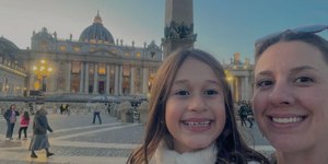 Brasileira viu a última bênção do Papa: “Debilitado, mas feliz”