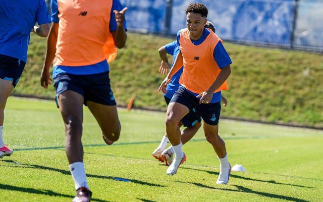 Jogadores do City durante treinamento da equipe Jogadores do City durante treinamento da equipe