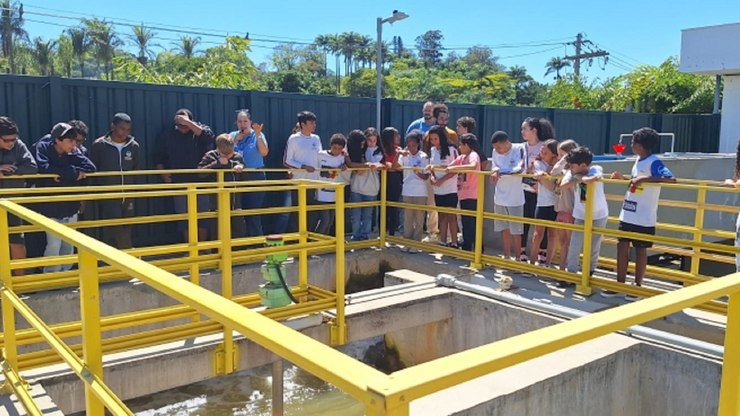 Sanebavi realiza tour socioeducativo na ETA 3 em Vinhedo