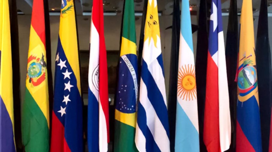 Bandeiras dos países membros do Mercosul 