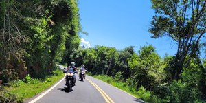 Roteiros pra quem gosta de moto e quer  distância da folia