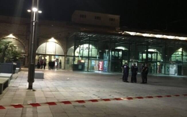 A estação de trem de Nimes, na França, foi evacuada neste sábado; polícia nega tiroteio