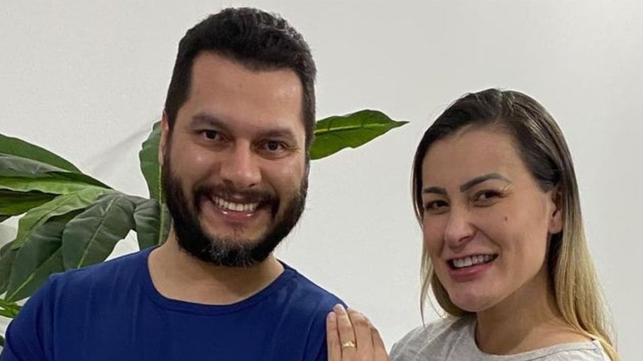 Andressa Urach presenteou o marido Thiago Lopes no Dia dos Namorados