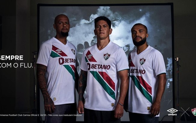 Fluminense lançou o uniforme branco para a temporada, mas pode mudar de patrocinadora máster - Foto: Divulgação/Fluminense