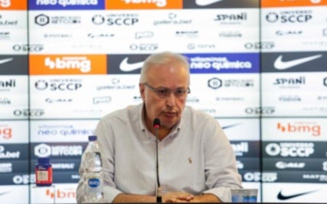 VÍDEO: Diretor de futebol do Corinthians é vaiado e xingado em evento de aniversário do clube