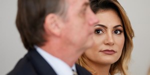 Michelle quer saber quando PF entrou no quarto de Bolsonaro