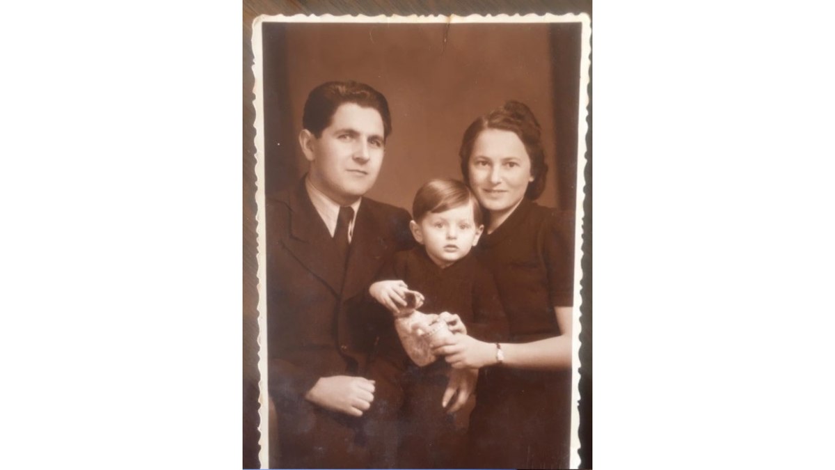 Bilhete escondido há 80 anos revela vítima do nazismo Bilhete escondido há 80 anos revela vítima do nazismo