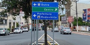 Entenda as placas de trânsito a partir das cores