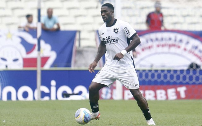 Bastos em campo pelo Botafogo