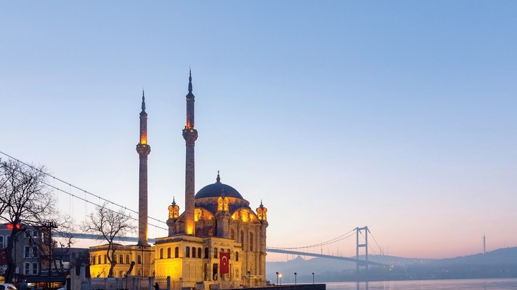 Istambul une mesquitas milenares e  roteiros históricos