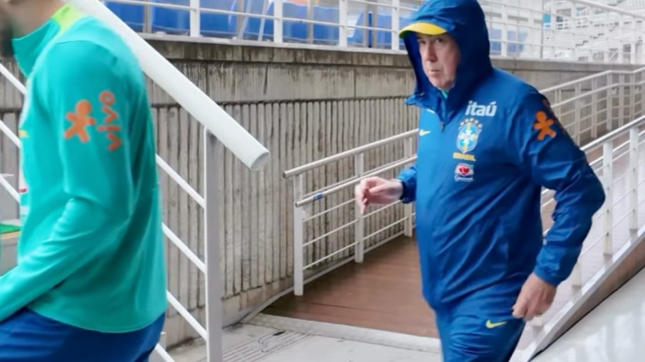 Carlo Ancelotti em treino da seleção em Seul Carlo Ancelotti em treino da seleção em Seul