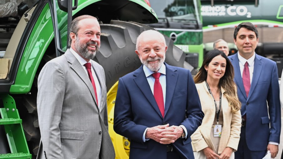 Presidente Luiz Inácio Lula da Silva ao lado do ministro de Minas e Energia, Alexandre Silveira Presidente Luiz Inácio Lula da Silva ao lado do ministro de Minas e Energia, Alexandre Silveira