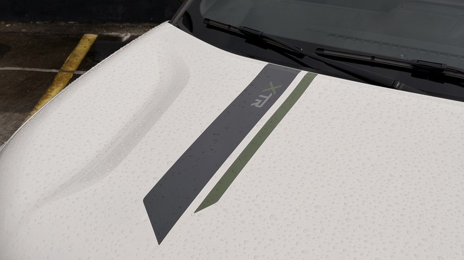 Faixa no capô é um dos elementos usados para diferenciar o Citroën Aircross XTR das demais versões.