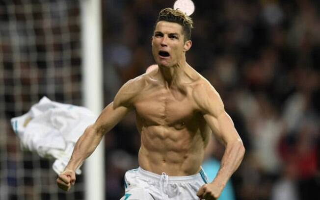 Cristiano Ronaldo comemora gol de pênalti e classificação do Real Madrid