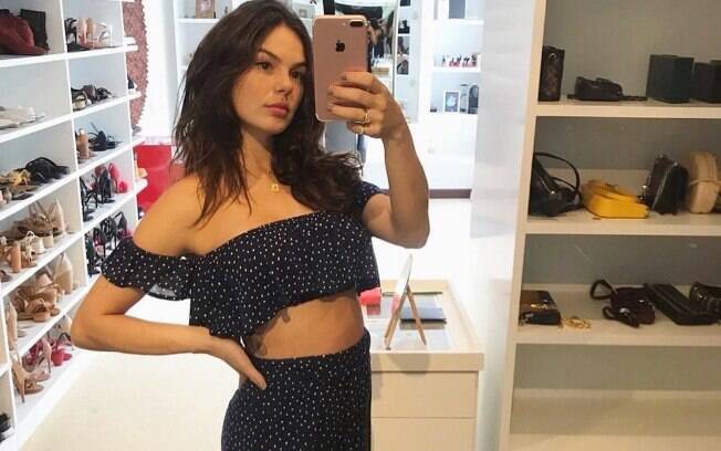 Isis Valverde deu à luz ao seu primeiro filho no dia 20 de novembro e já está com barriga sequinha em novos cliques no  Instagram 