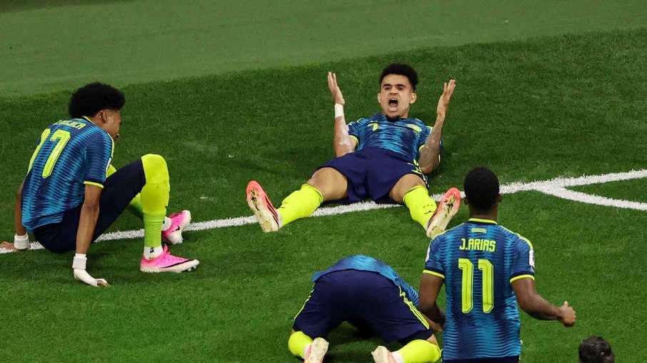 Luís Diaz comemora o segundo gol da Colômbia