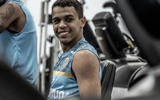 Volante se despede do clube nas redes sociais e já pode assinar com outra equipe Volante se despede do clube nas redes sociais e já pode assinar com outra equipe