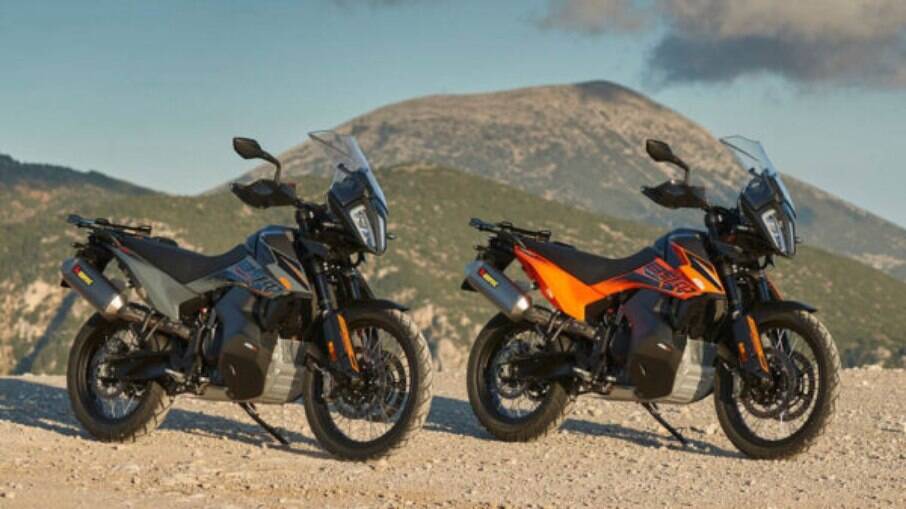 KTM 890R tem apelo aventureiro e sistema de suspensão totalmente ajustável de acordo com o gosto do piloto