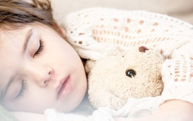 Qualidade do sono interfere no desempenho escolar das crianças, já que o descanso está ligado à atenção e memória