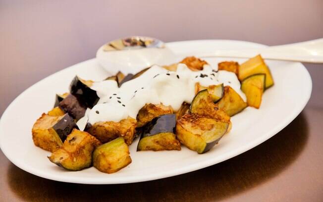 Foto da receita Berinjelas fritas com molho de coalhada da Dona Samira pronta.