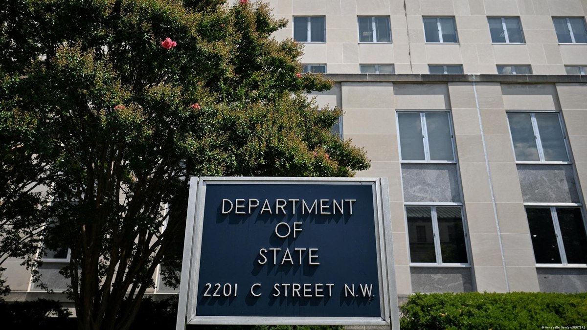 Governo Trump prepara revogação em massa de vistos de estrangeiros que pediram asilo - QTU Questões do Universo