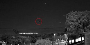 Câmera registra aparição de OVNIs na noite de Piracicaba; veja