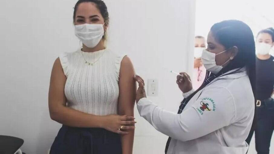 Danyele Santos Negreiros foi nomeada para um cargo na prefeitura pelo namorado, seis dias antes do início da vacinação contra o novo coronavírus