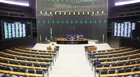 Deputados pedem que Motta reduza tensão com Lula