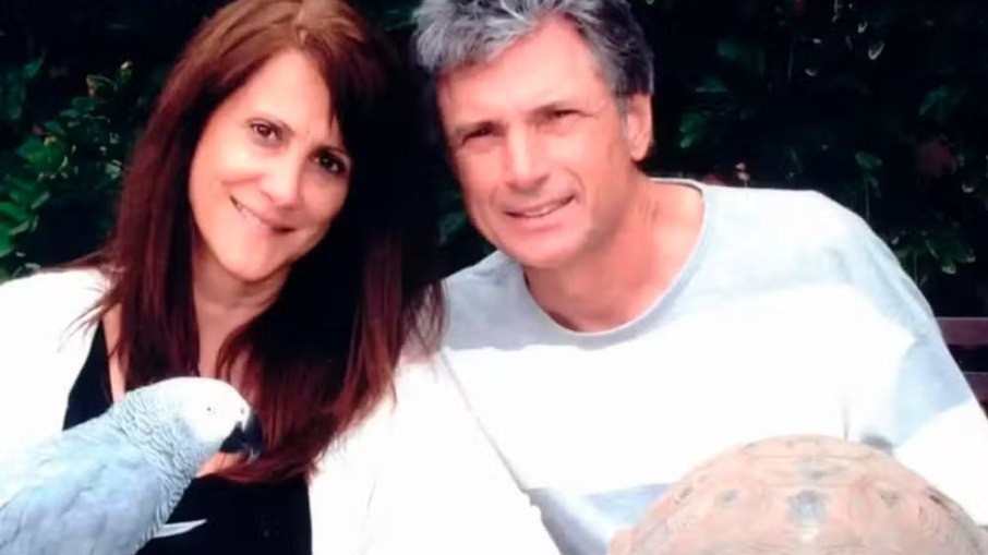 Casal morto deixa parte da herança a papagaio e tartaruga