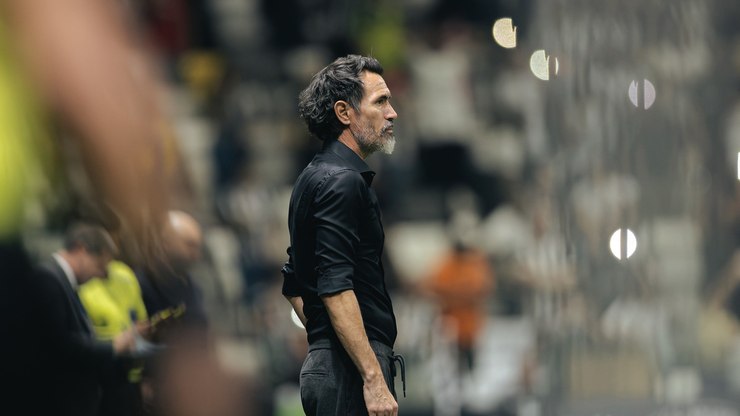 Atlético: técnico evita festa e prega calma após atropelo na Sula