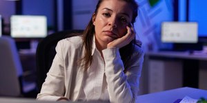 Você não é exagerada, só está cheia de emoções reprimidas (e isso tem solução)