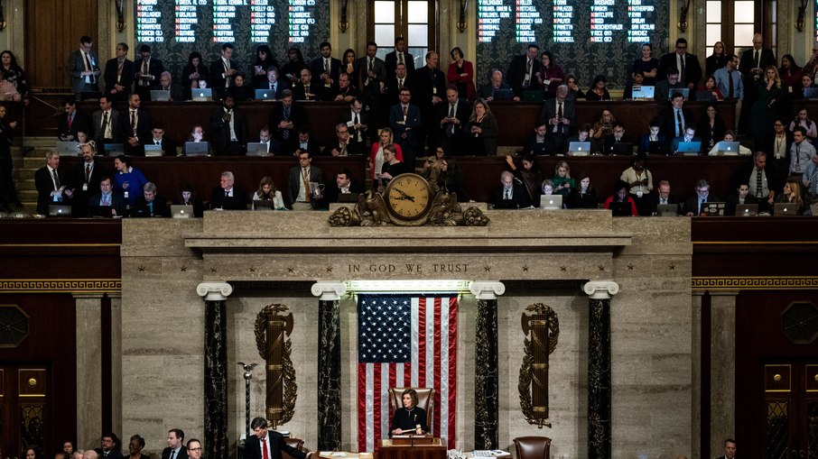 Em 2019, a Câmara votou pelo impeachment de Donald Trump por abuso de poder e obstrução do Congresso.