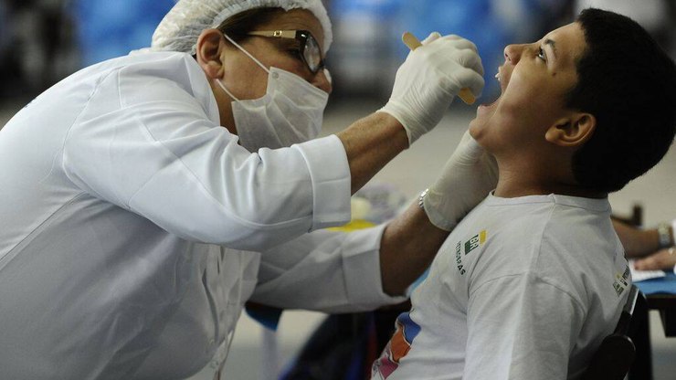 Dor no dente, inchaço e pus, um sinal de alerta