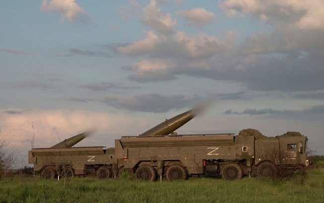 (Arquivo) Moscou fez exercícios com armas nucleares táticas na fronteira com a Ucrânia em maio