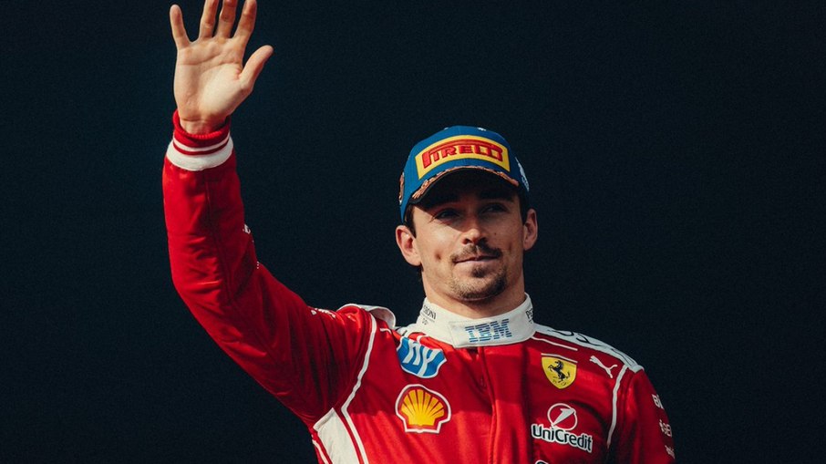 Charles Leclerc renova com Ferrari