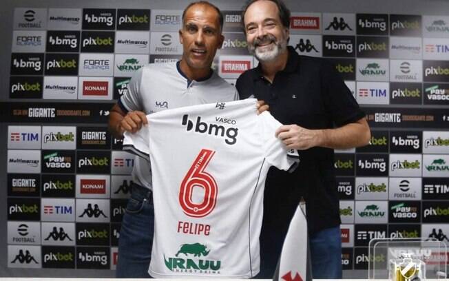 Vasco presenteia Felipe, técnico do Bangu, em sua volta a São Januário: 'Sempre será bem-vindo à sua casa'