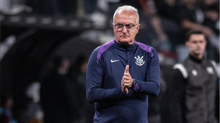 Dorival Júnior empata com Felipão em títulos da Copa do Brasil