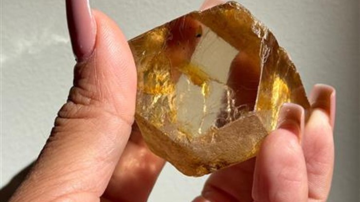Segundo%20maior%20diamante%20do%20Brasil%20%C3%A9%20descoberto%20em%20MG