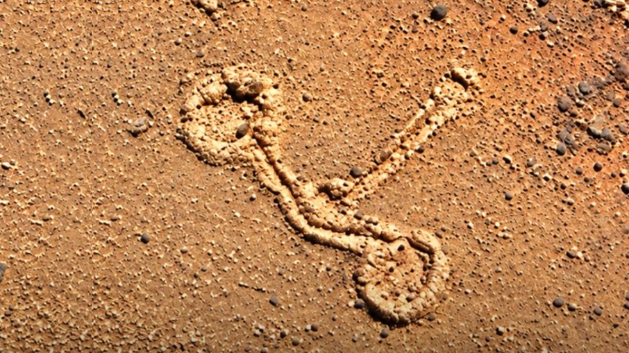 Estrutura construída com pedras será investigada entre possível acampamento ou geóglifo Estrutura construída com pedras será investigada entre possível acampamento ou geóglifo