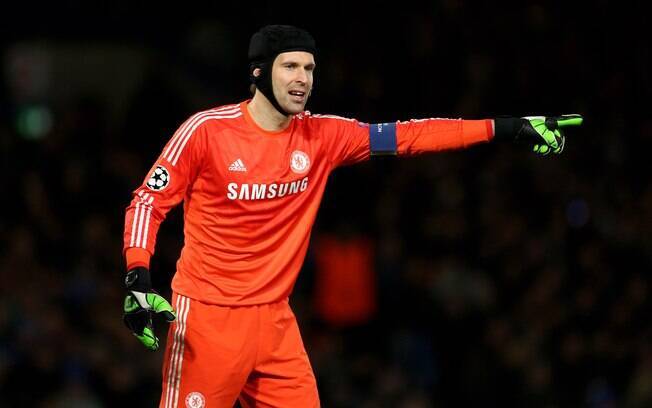 Petr Cech com a camisa do Chelsea