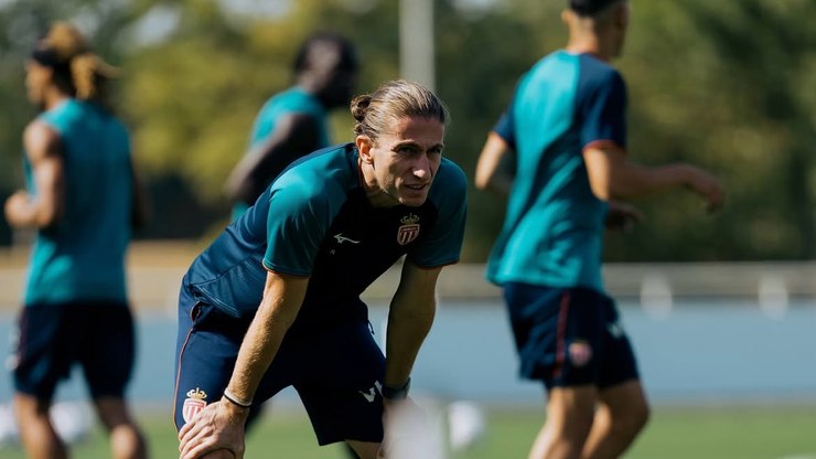 Sa%C3%ADda%20de%20campe%C3%A3o%20mundial%20ajuda%20Filipe%20Lu%C3%ADs%20a%20ter%20%C3%AAxito%20no%20Monaco