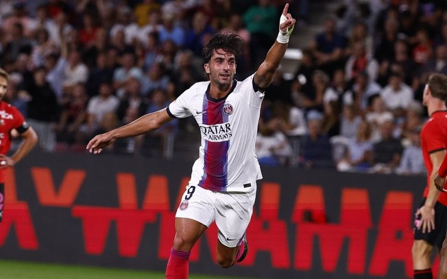 Rennes e Paris Saint-Germain ficaram no empate em 2 a 2 Rennes e Paris Saint-Germain ficaram no empate em 2 a 2