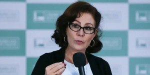 Câmara avalia decisão do STF que ordena prisão de Carla Zambelli