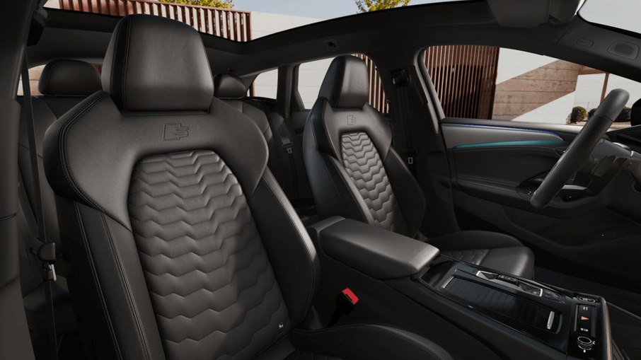 Interior do Audi A6 Avant e-tron combina acabamento premium com a nova arquitetura digital da marca. Interior do Audi A6 Avant e-tron combina acabamento premium com a nova arquitetura digital da marca.