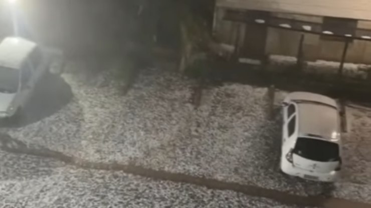 Vendaval com queda de granizo causam estragos na Serra Gaúcha