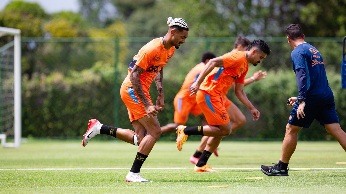 Derik em treino do Sport: atacante é esperança de gols Derik em treino do Sport: atacante é esperança de gols