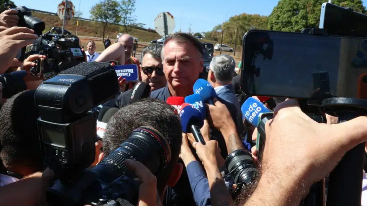 Moraes tinha elementos para prender Bolsonaro, dizem advogados