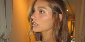 Sasha Meneghel faz topless e ganha elogios de famosos e fãs