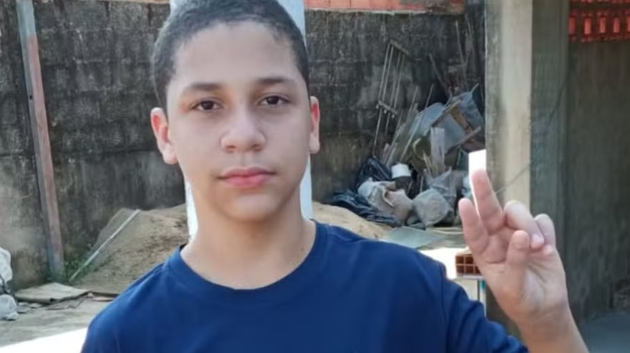 Carlos Teixeira, de 13 anos, morreu após ser agredido na escola